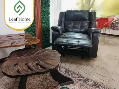a leather chair and a stool in a showroom at Alajuela Leaf Home in Alajuela City