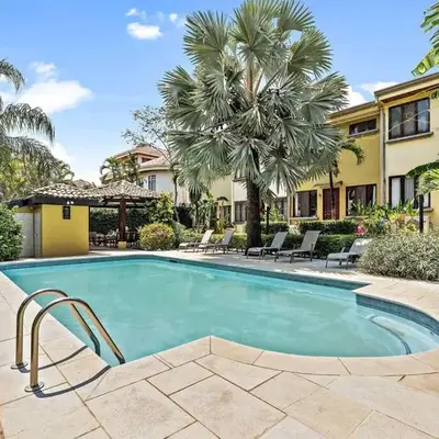 LSI1 Cozy 2 Bdrm Villa Central and Steps to Beach