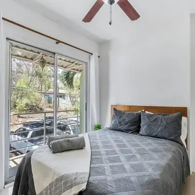VVII2 2 bdrm with ensuite bathrms in centre of town