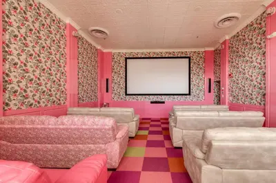 a pink room with couches and a screen at Nice&Cozy Loft URBN Escalante in San José