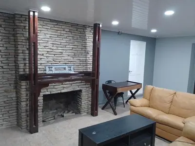 a living room with a fireplace and a couch at Hospedaje Casa Académica in San Pedro