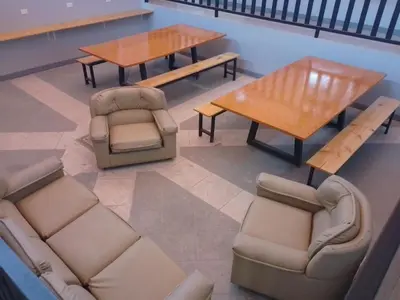 an overhead view of a waiting room with chairs and tables at Hospedaje Casa Académica in San Pedro