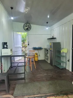 a kitchen with a table and a stove and a refrigerator at Jungle house in Tapantí