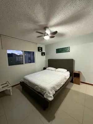 a bedroom with a bed and a ceiling fan at DURCH PROJECT apartamento vacacional in Jacó
