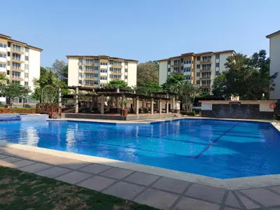 a large blue swimming pool with buildings in the background at DURCH PROJECT apartamento vacacional in Jacó