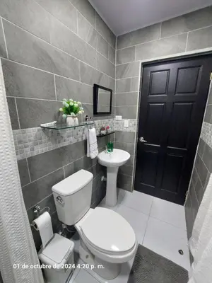 a bathroom with a toilet and a sink at DEPARTAMENTOs HABY 1 in Paquera