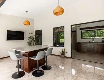 a dining room with a table and chairs at Oro Verde Lodge in Fortuna