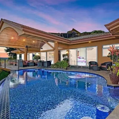 Luxury Retreat Oceanview w Fitness Studio
