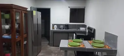 a kitchen with a table with green plates on it at Apartamento Sareth in Daniel Flores