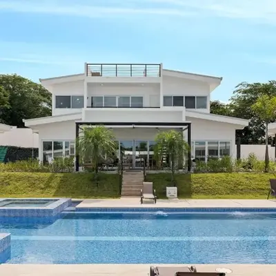 Modern Villa 5 BD 4 BA Large Pool