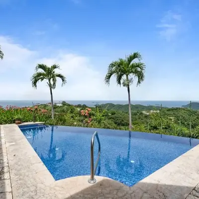 Spacious Villa with Infinity Pool & Ocean View