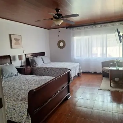 Acogedora y amplia habitación en La Tropicana