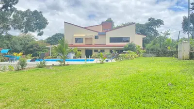a house with a yard with a swimming pool at Casa Marigold -Apartamento Bondad in Alajuela City