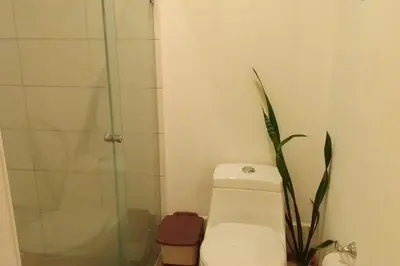 a bathroom with a toilet and a glass shower at VillaLore piscina exclusiva BBQ AC max 11 personas 5min playas in Carpintero
