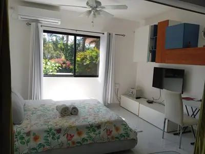 a bedroom with a bed and a window at Sweet Torres Estudio 2pers in Coco