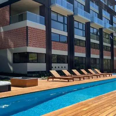 BEE Suites San José - Santa Ana