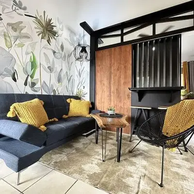 Designer-Inspired 1Bed1Bath Condo Close to Beach