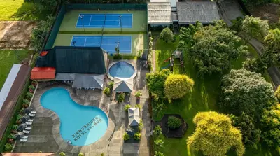 an aerial view of a house with a swimming pool at Hotel del Sur in San Isidro