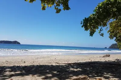 a view of a beach with the ocean at Apartamento en Manuel Antonio in Quepos