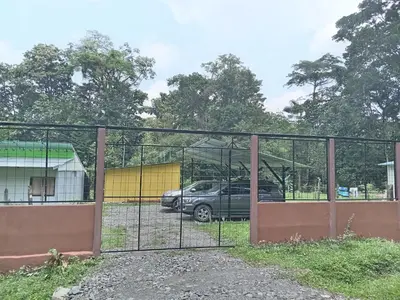 a gate with a car in a parking lot at Apartamentos ecológicos in Jiménez