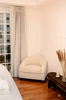 a white chair in a room with a window at Comfort and style in San José