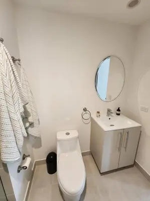 a bathroom with a toilet and a sink and a mirror at Mountain View Estudio in Cinco Esquinas