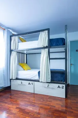 a bedroom with two bunk beds in a room at Casa Zafiro B&B in San José