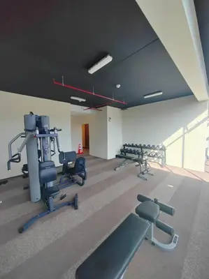 a gym with several treadmills and chairs in a room at Elegante apartamento en ciudad in San José