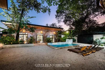 a house with a swimming pool and some chairs at Hotelito Dos Hijas Casita 3 in Refundores