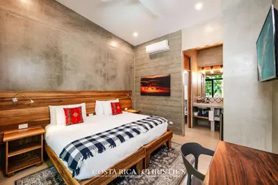 a bedroom with a bed and a desk and a table at Hotelito Dos Hijas Casita 3 in Refundores