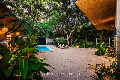 a backyard with a pool and trees and a fence at Hotelito Dos Hijas Casita 3 in Refundores
