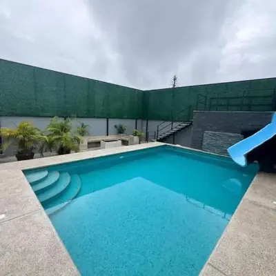 Casa Tusi - 2 Blocks From Clubs & Strip