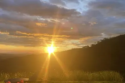a sunset with the sun shining in the sky at Agradable casa de Campo con Piscina privada in Escobal