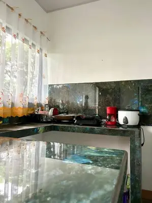 a kitchen with a counter and a counter top with a counter top at Miravalles Tiny House in Upala