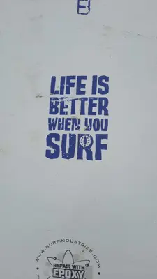 a sign with the words life is better when you surf at Casa Mor - Surfhouse - 2 min from the beach in Santa Teresa Beach