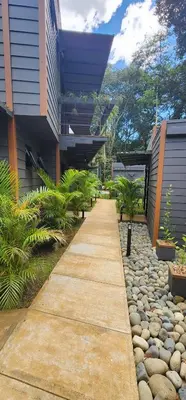 a walkway in front of a building at Hotel Evasión in Ojochal
