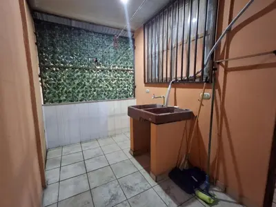 a small bathroom with a sink and a window at Apartamentos Quepos Malichita Studio in Quepos