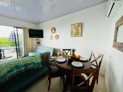 a room with a table and a bed and a dining room at Cima Del Mar in Sámara