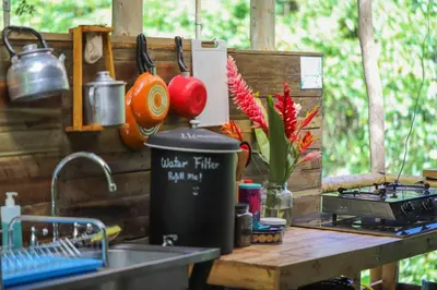 a kitchen counter with a sink and a stove at Preciosa Cabaña de Montaña in Turrialba