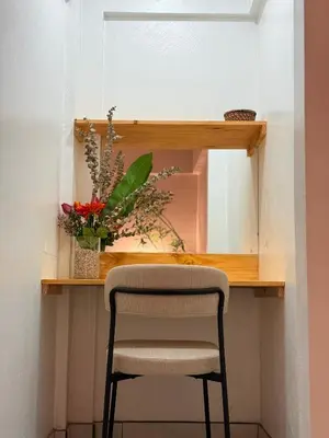 a chair sitting on a shelf with a mirror at Hotel VillaFlores in Quesada