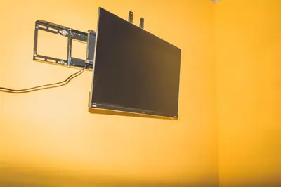 a flat screen tv hanging on a wall at Cabinas Cóbano - Florida in Tambor