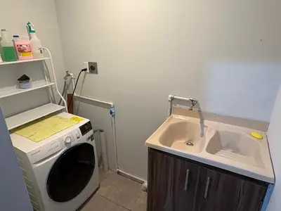 a kitchen with a washing machine and a sink at Schultz Apartamento in Alajuela City