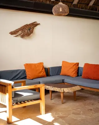 a living room with a blue couch and a table at Casa Bismarkia in Santa Teresa Beach