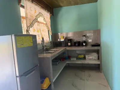 a small kitchen with a sink and a refrigerator at cabina DiTi 2 in Santa Cruz