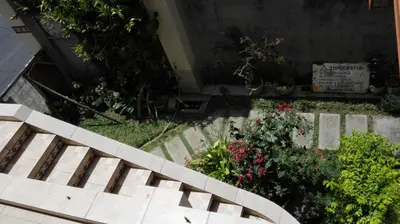 a staircase leading up to a house with flowers at Morada Kampos in Heredia