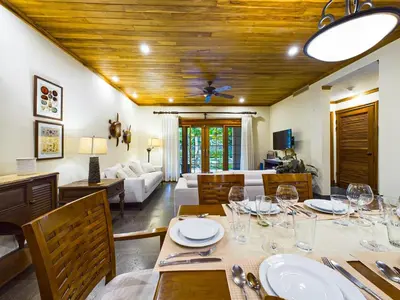Gallery image of La Esquina 1 Langosta- 2 Bedroom Luxury Condo in Tamarindo