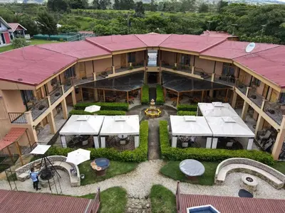 an aerial view of a large building with a courtyard at Hotel Orocay Lodge in Cartago