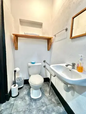 a bathroom with a toilet and a sink at Apartamento Chazu #3 in Quepos