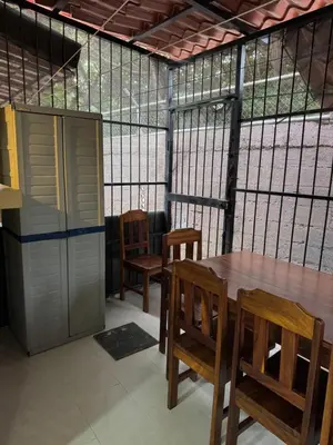 a room with a table and chairs and a refrigerator at Casa Rosa del Mar in Coco