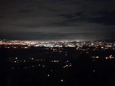 a view of a city lit up at night at Angel View Alojamiento entero en Atenas in San Isidro